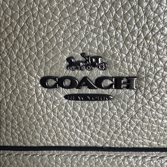 COACH ARMY GREEN TOTE LIKE NEW - Picture 4 of 11